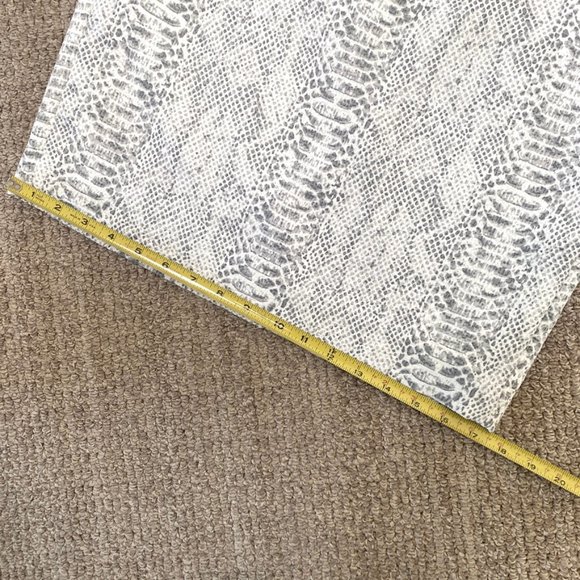 Ann Taylor NWT Grey/White Snake Print Pencil Skirt - Picture 12 of 13